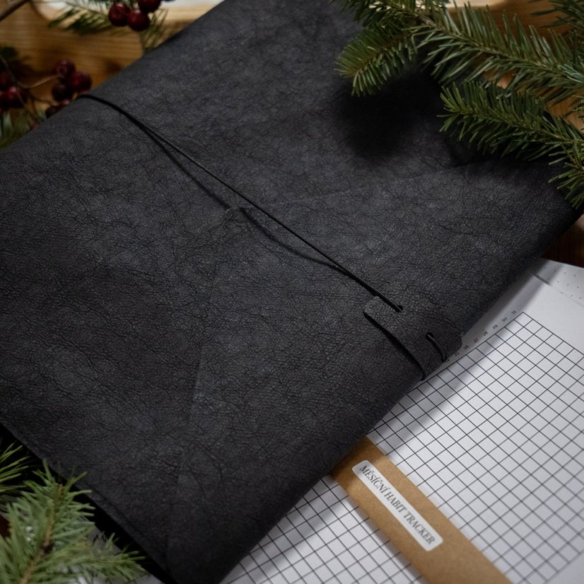 Černý nedatovaný diář A5