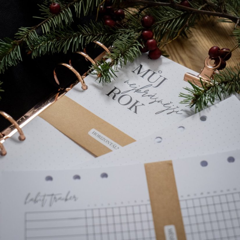 Černý nedatovaný diář A5