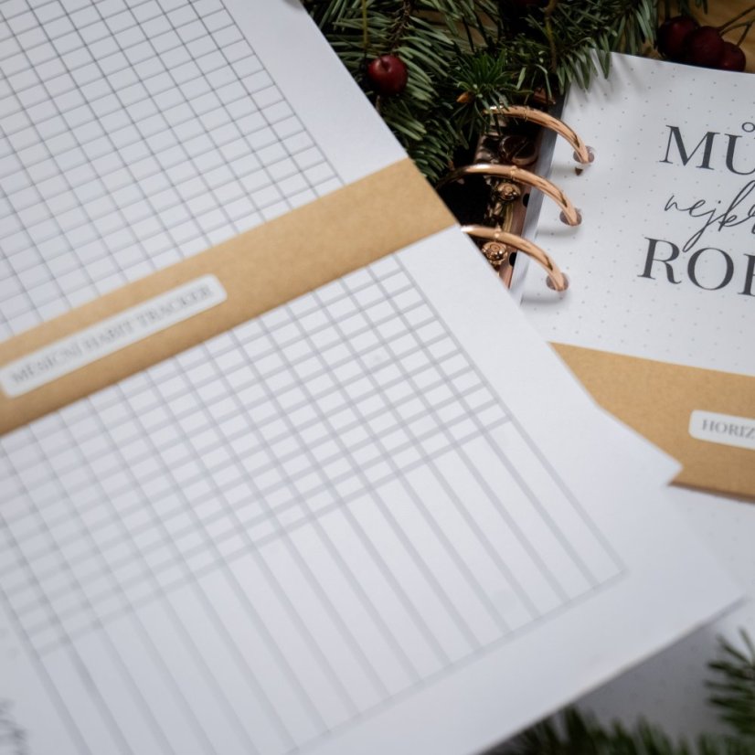 Černý nedatovaný diář A5