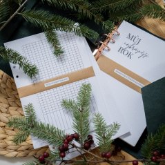 Tmavě zelený nedatovaný diář A5