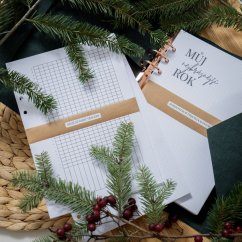 Tmavě zelený nedatovaný diář A5