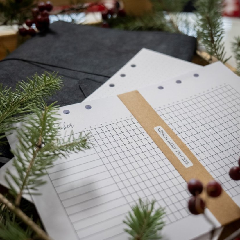 Černý nedatovaný diář A5