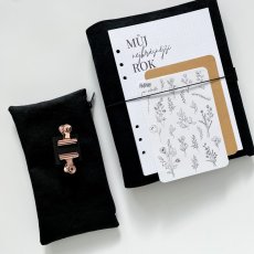 Černý nedatovaný diář A5 s rose gold mechanikou