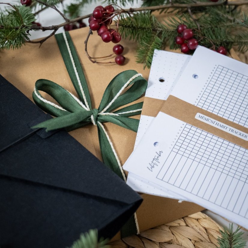 Černý nedatovaný diář A6