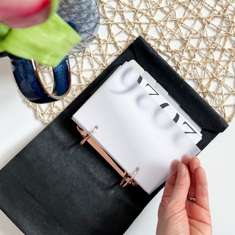 Plastové frosted rozdělovače s bočním štítkem