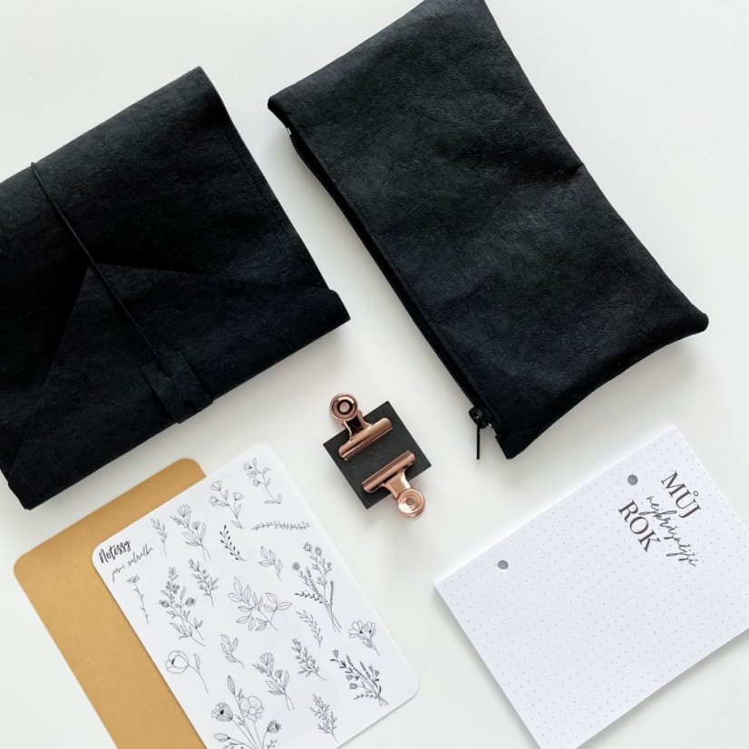 Černý nedatovaný diář A6 s rose gold mechanikou