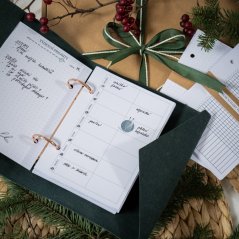 Tmavě zelený nedatovaný diář A6