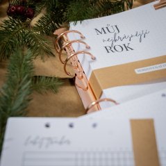 Hnědý nedatovaný diář A5