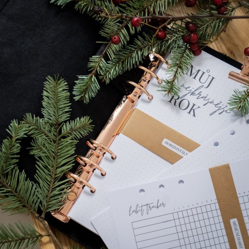 Černý nedatovaný diář A5