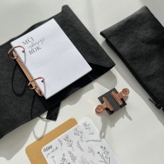Černý nedatovaný diář A6 s rose gold mechanikou