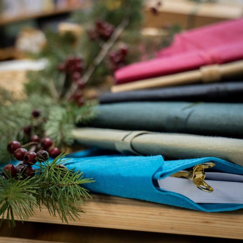 Černý nedatovaný diář A5